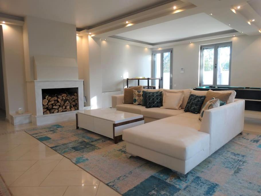 The White House Beach Villa Rafína المظهر الخارجي الصورة