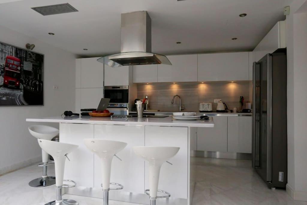 The White House Beach Villa Rafína المظهر الخارجي الصورة